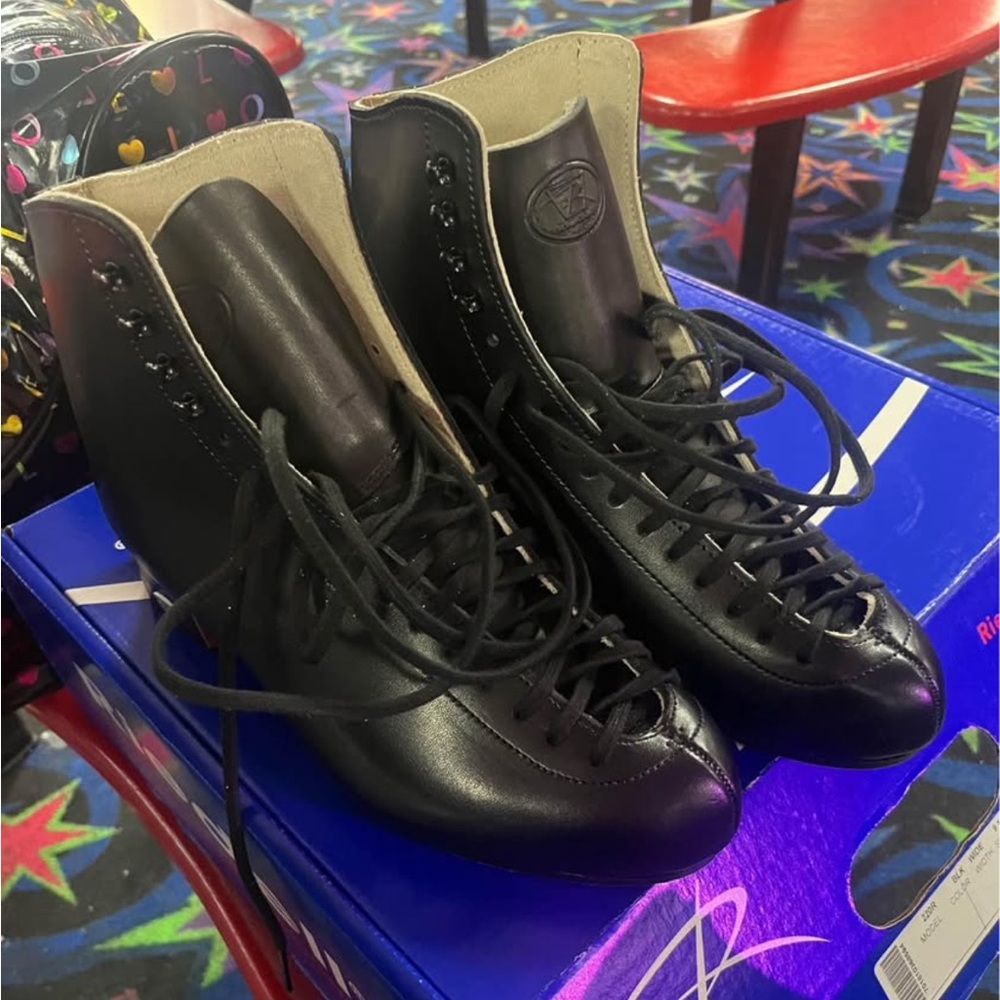 Ridell 220 Black Skating Boots
